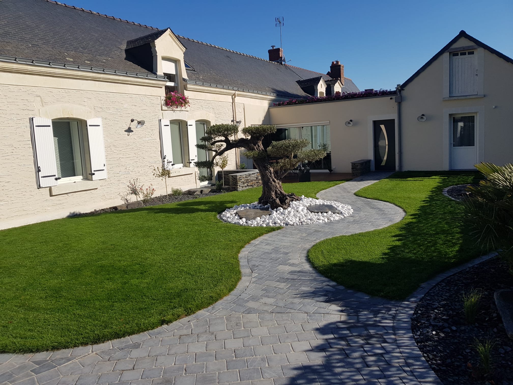 Paysagiste pour particuliers en Maine-et-Loire : création et entretien de jardins