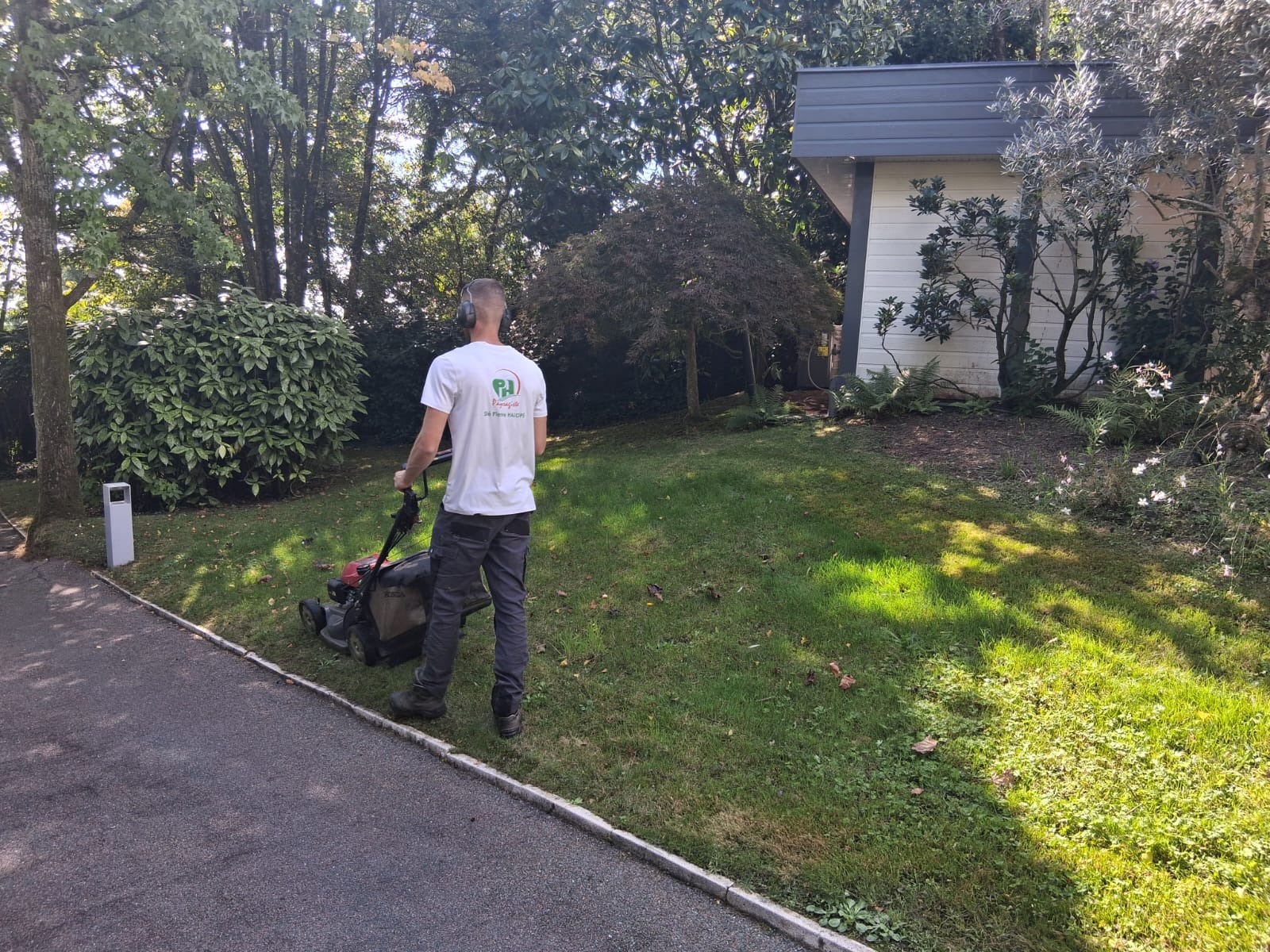 Service à la personne : entretien de jardin à domicile en Maine-et-Loire (49)